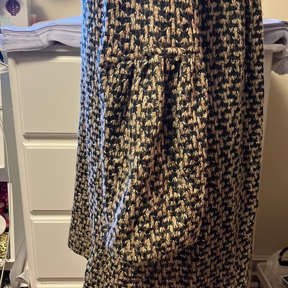 Ryu brand coat that features an adjustable ruffle neck, fully lined, small - Picture 4 of 14